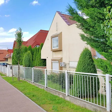 Gyöngyszem Apartman Maison d'hôtes *