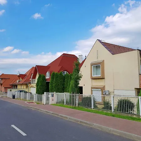 Gyöngyszem Apartman Maison d'hôtes *